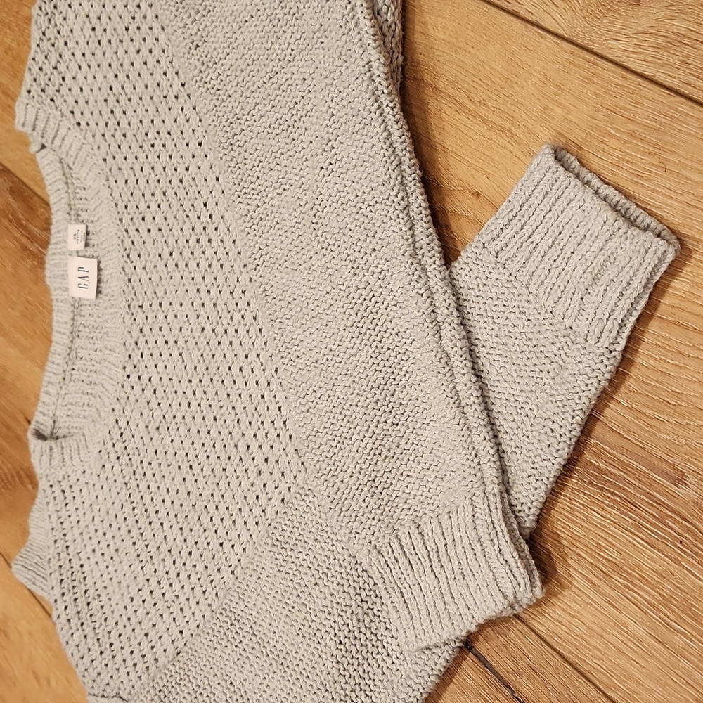 GAP sweater